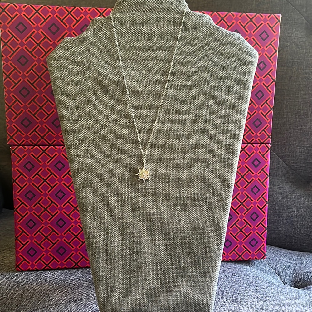 Sterling silver dainty star necklace